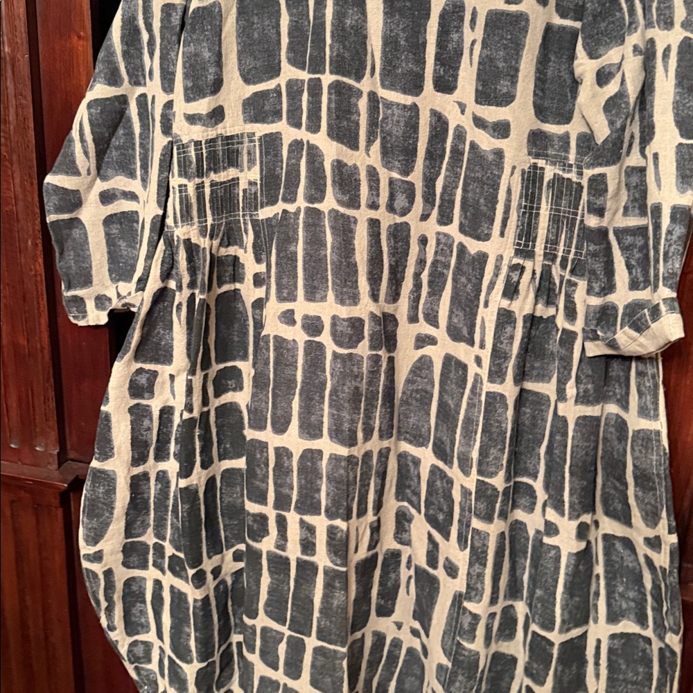 Paper laceBlack and Gray Patterned Button-Up Dress - Picture 7 of 7